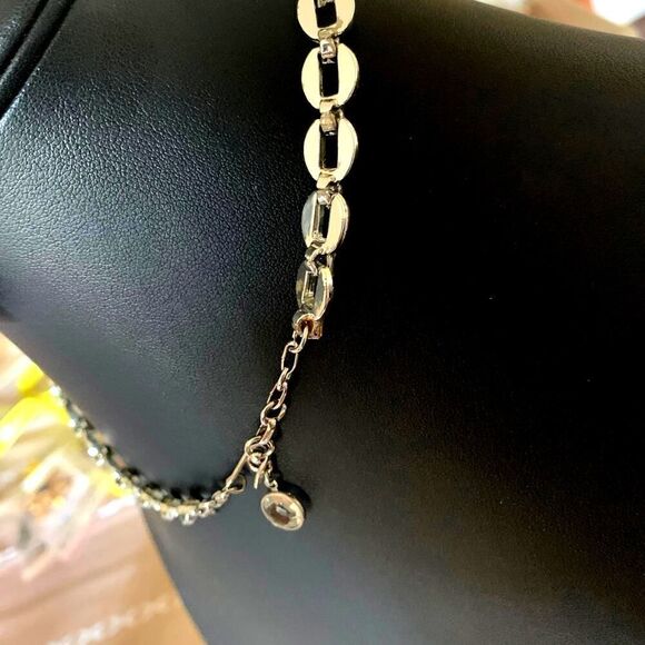 Sparkling Oval loops of Clear Crystal Necklace, in Silver, Unmarked - Picture 3 of 4